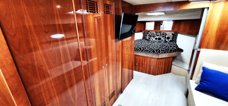 Queen-bedroom accommodation