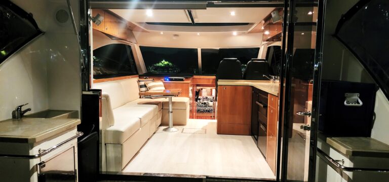 A different view of the connected saloon and deck