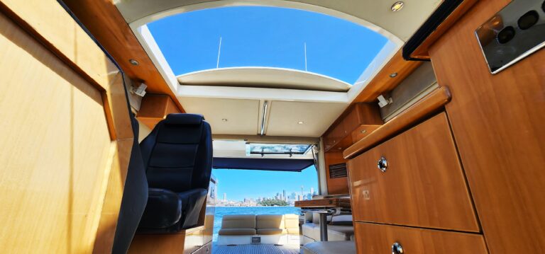 The saloon under an open sky